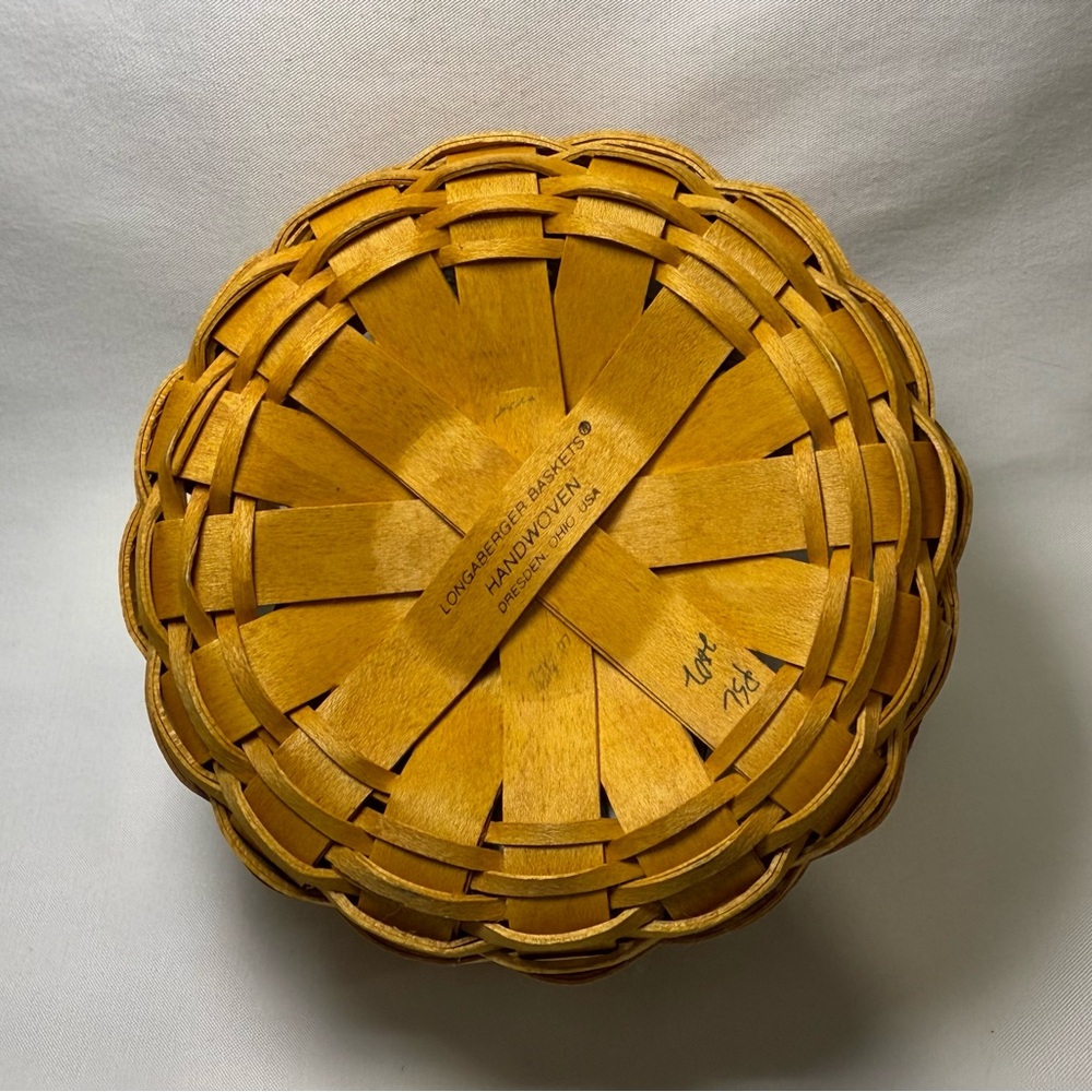 Longaberger 2002 Saffron Booking Basket with Leather Handles - Picture 3 of 4